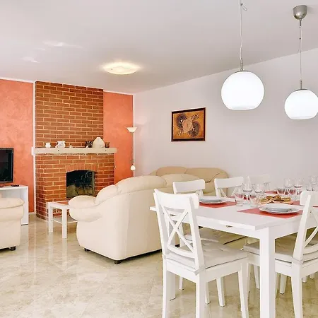 Lorin Villa